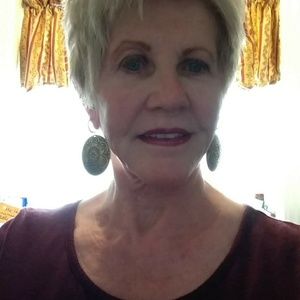 Meet your Posher, Sharon